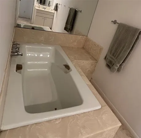 $774,900 | 10 South Briar Hollow Lane, Unit 55, Houston, TX 77027