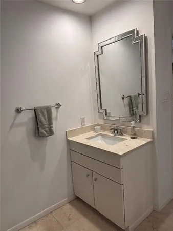 $774,900 | 10 South Briar Hollow Lane, Unit 55, Houston, TX 77027