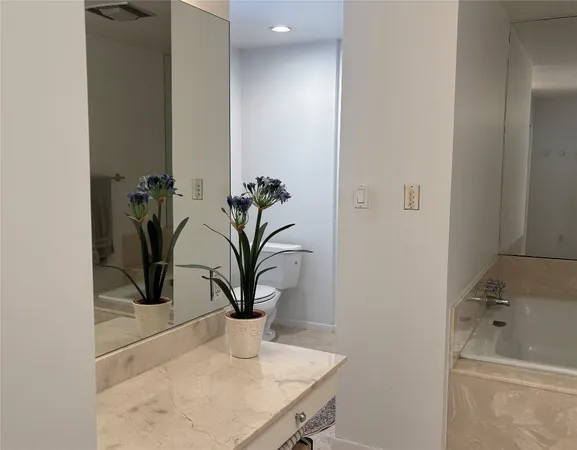 $774,900 | 10 South Briar Hollow Lane, Unit 55, Houston, TX 77027