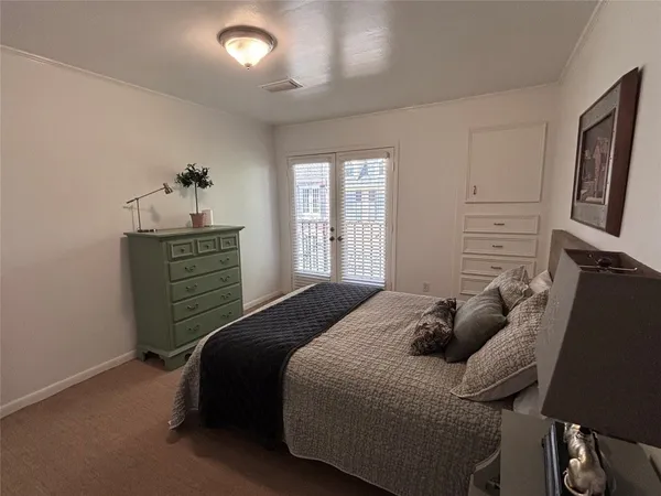 $774,900 | 10 South Briar Hollow Lane, Unit 55, Houston, TX 77027