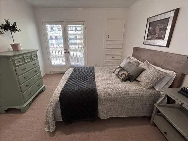 $774,900 | 10 South Briar Hollow Lane, Unit 55, Houston, TX 77027