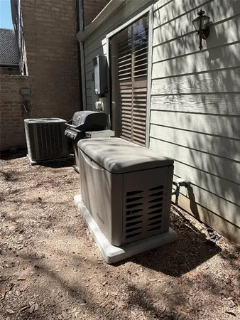 $774,900 | 10 South Briar Hollow Lane, Unit 55, Houston, TX 77027