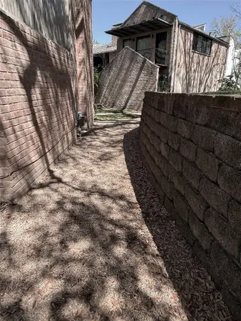 $774,900 | 10 South Briar Hollow Lane, Unit 55, Houston, TX 77027