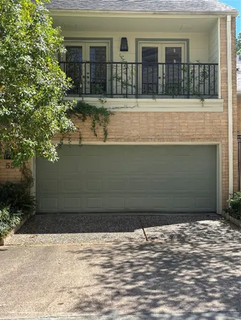 $774,900 | 10 South Briar Hollow Lane, Unit 55, Houston, TX 77027