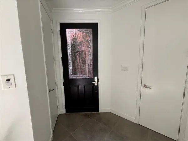 $774,900 | 10 South Briar Hollow Lane, Unit 55, Houston, TX 77027