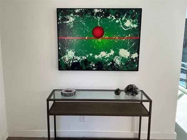 $774,900 | 10 South Briar Hollow Lane, Unit 55, Houston, TX 77027