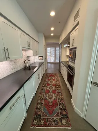 $774,900 | 10 South Briar Hollow Lane, Unit 55, Houston, TX 77027