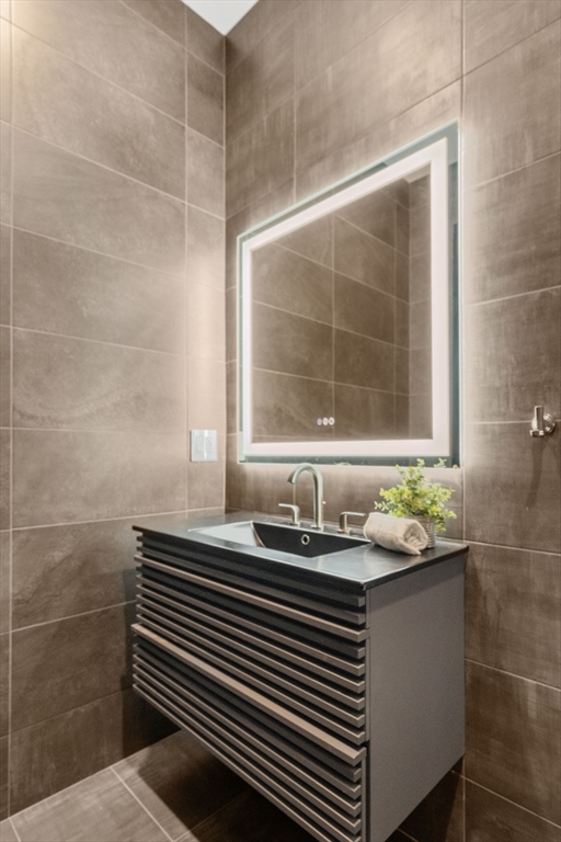 60 Locust Lane Needham, MA 02492 - Photo 18 of 41