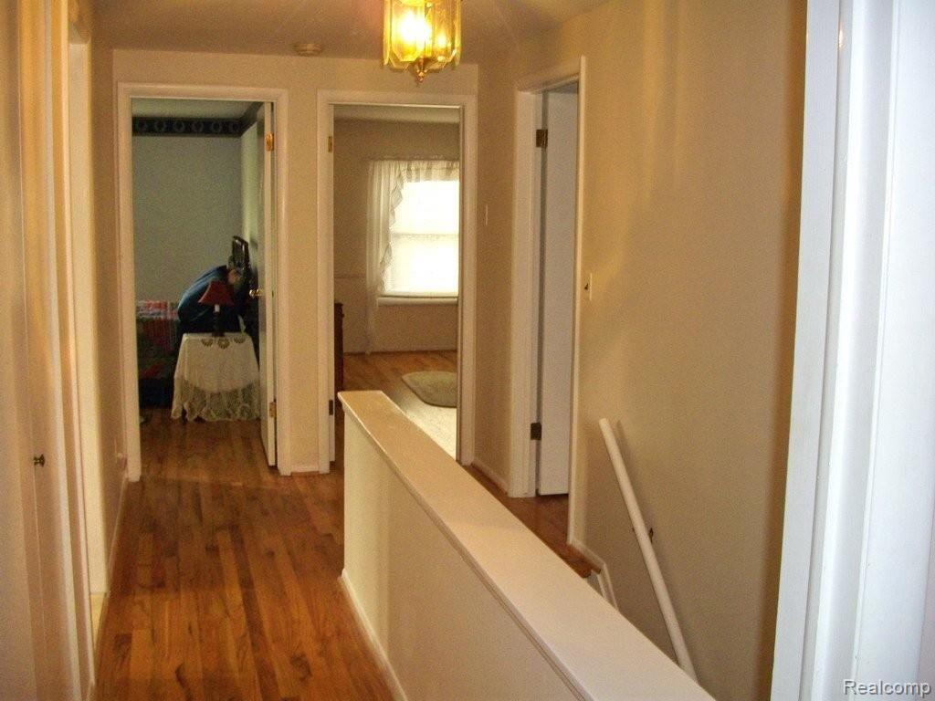 3449 Beach Road Troy, MI 48084 - Photo 16 of 25 Upper Hallway