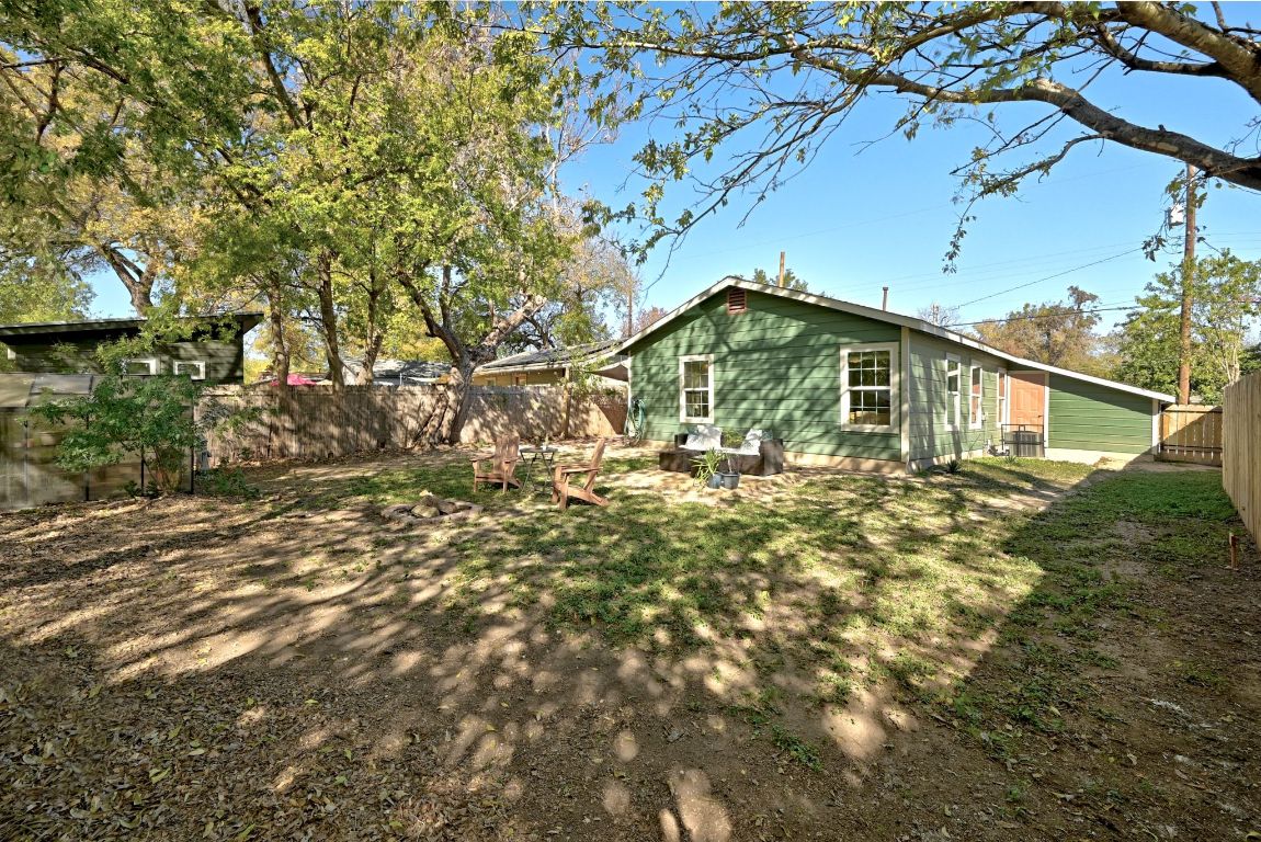 4615 Munson Street Austin, TX 78721 - Photo 25 of 27 Back of property featuring a fenced backyard