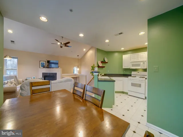 $340,000 | 6201 Wild Swan Way, Unit 201, Columbia, MD 21045