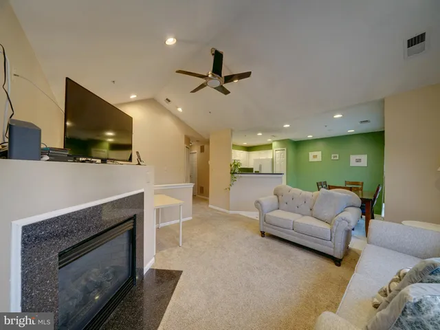 $340,000 | 6201 Wild Swan Way, Unit 201, Columbia, MD 21045