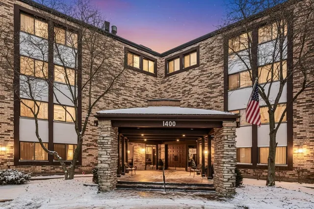 $288,000 | 1400 North Yarmouth Place, Unit 407, Mount Prospect, IL 60056