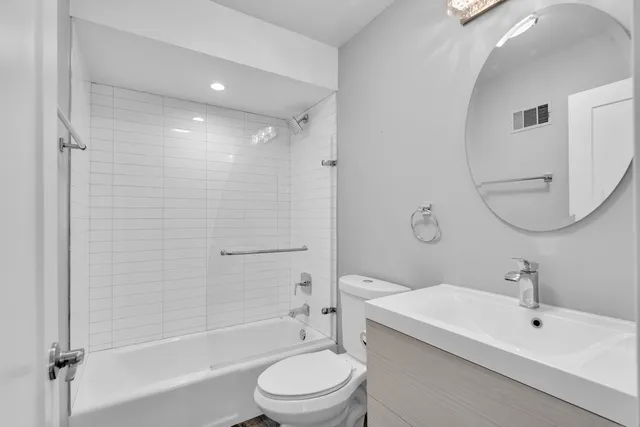 $288,000 | 1400 North Yarmouth Place, Unit 407, Mount Prospect, IL 60056