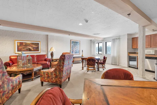 $288,000 | 1400 North Yarmouth Place, Unit 407, Mount Prospect, IL 60056