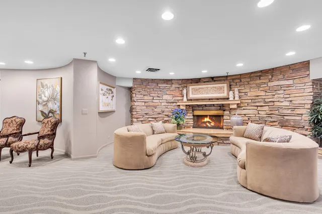 $288,000 | 1400 North Yarmouth Place, Unit 407, Mount Prospect, IL 60056