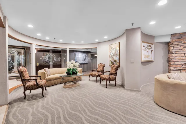 $288,000 | 1400 North Yarmouth Place, Unit 407, Mount Prospect, IL 60056