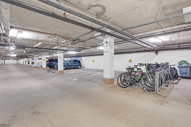 $288,000 | 1400 North Yarmouth Place, Unit 407, Mount Prospect, IL 60056