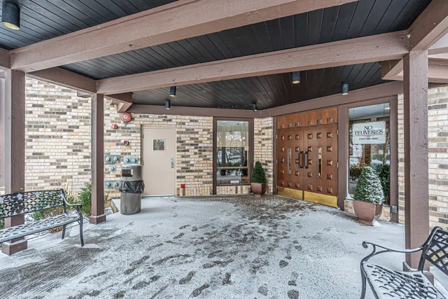 $288,000 | 1400 North Yarmouth Place, Unit 407, Mount Prospect, IL 60056