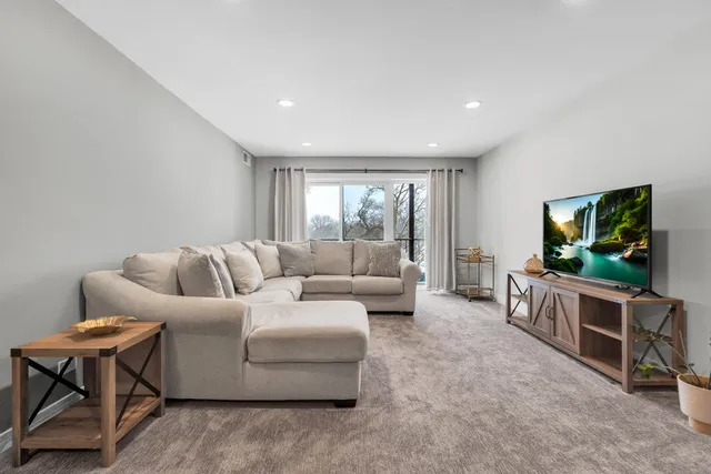 $288,000 | 1400 North Yarmouth Place, Unit 407, Mount Prospect, IL 60056