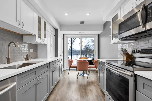 $288,000 | 1400 North Yarmouth Place, Unit 407, Mount Prospect, IL 60056