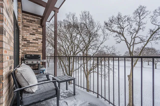 $288,000 | 1400 North Yarmouth Place, Unit 407, Mount Prospect, IL 60056