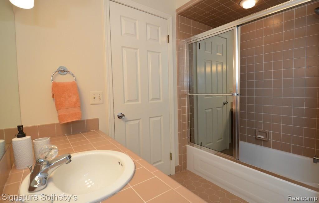 133 Chalmers Drive Rochester Hills, MI 48309 - Photo 27 of 35