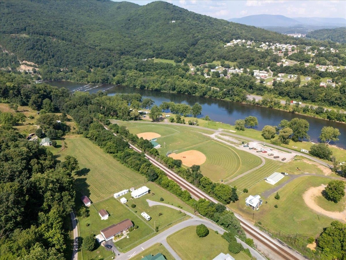 181 Stock Pen Mountain Road Narrows, VA 24124 - Photo 31 of 32 Gallery Image 31