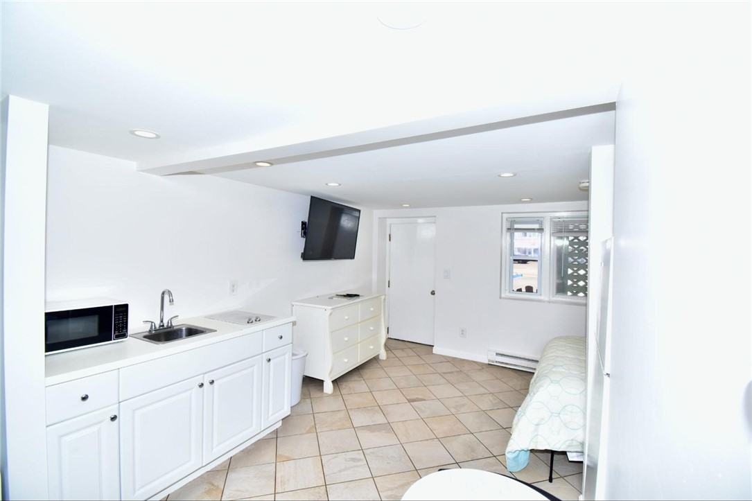 20 Winnapaug Road, Unit B6 Westerly, RI 02891 - Photo 11 of 15 Gallery Image 11