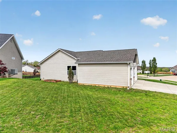 $325,000 | 46 Hampton Drive, Troy, MO 63379