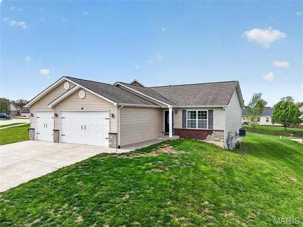 $325,000 | 46 Hampton Drive, Troy, MO 63379