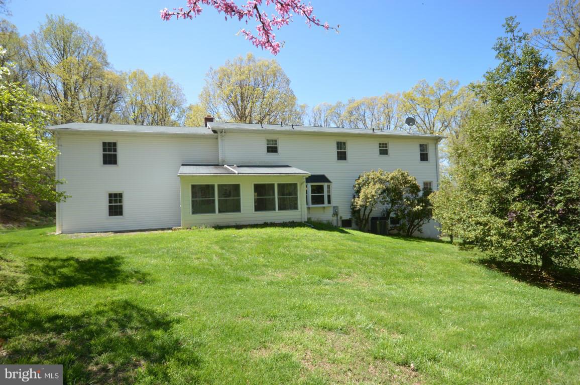 6386 Old Bust Head Road Broad Run, VA 20137 - Photo 3 of 30 Exterior (Rear)