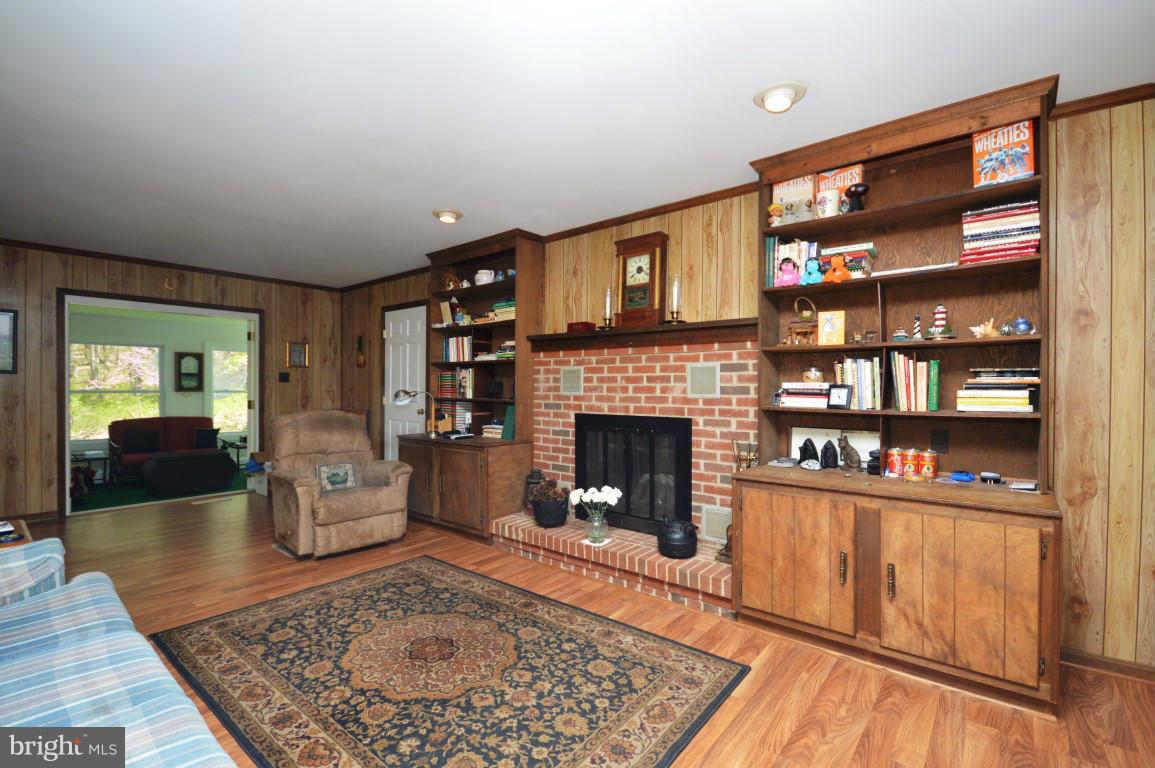 6386 Old Bust Head Road Broad Run, VA 20137 - Photo 8 of 30 Family Room