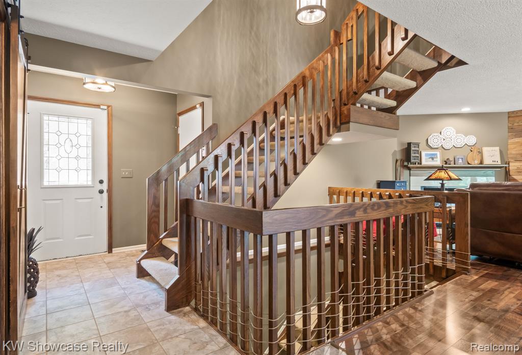 6632 Ridgeview Drive Clarkston, MI 48346 - Photo 9 of 38