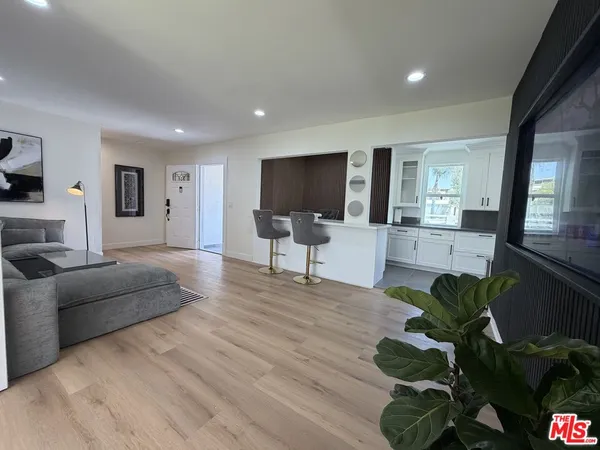 $5,500 | 11836 Laurelwood Drive, Studio City, CA 91604