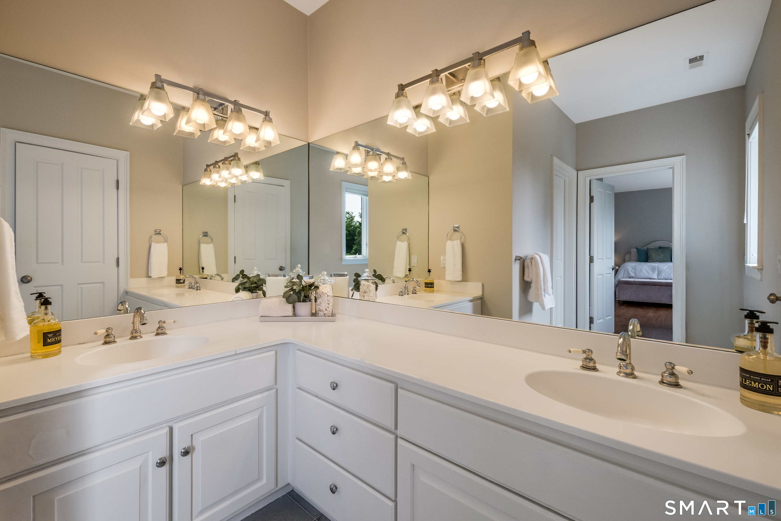 41 Ridgebury Road Avon, CT 06001 - Photo 27 of 40