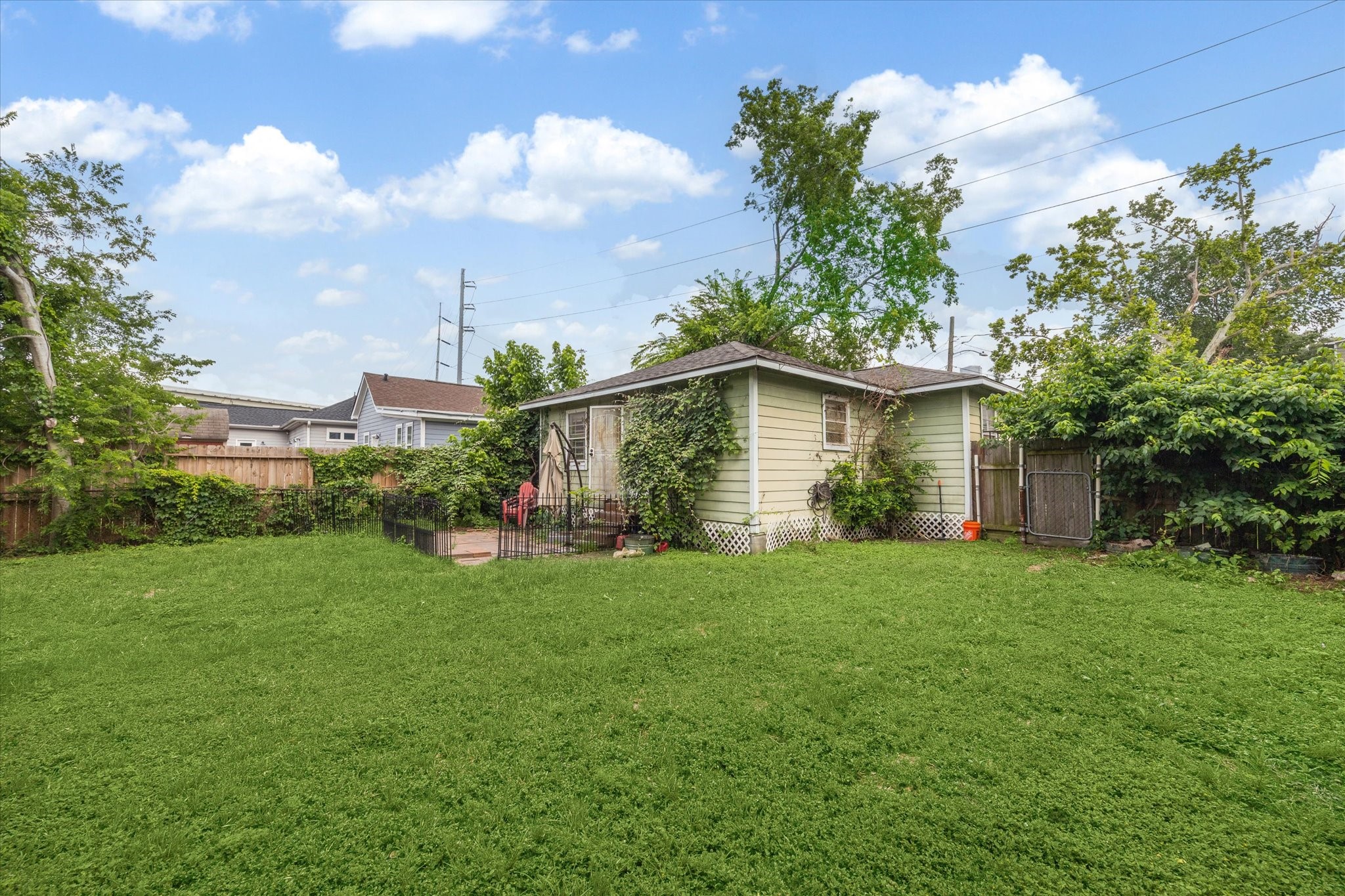 1206 Shearn Street Houston, TX 77007 - Photo 11 of 11 Additional view of backyard