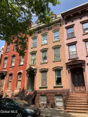 $1,275 | 8 Hall Place, Unit 2, Albany, NY 12210