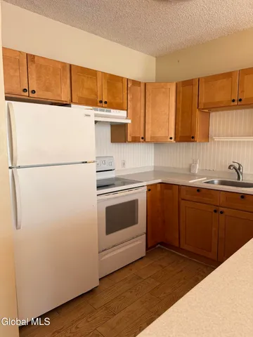 $1,275 | 8 Hall Place, Unit 2, Albany, NY 12210