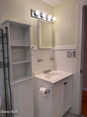 $1,275 | 8 Hall Place, Unit 2, Albany, NY 12210