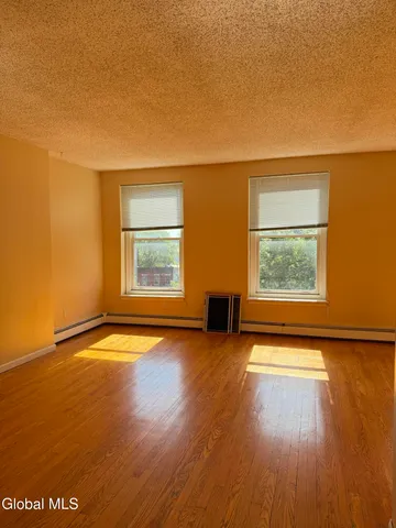 $1,275 | 8 Hall Place, Unit 2, Albany, NY 12210