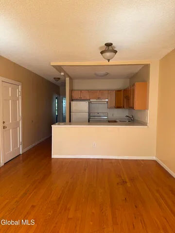 $1,275 | 8 Hall Place, Unit 2, Albany, NY 12210