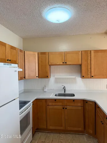 $1,275 | 8 Hall Place, Unit 2, Albany, NY 12210