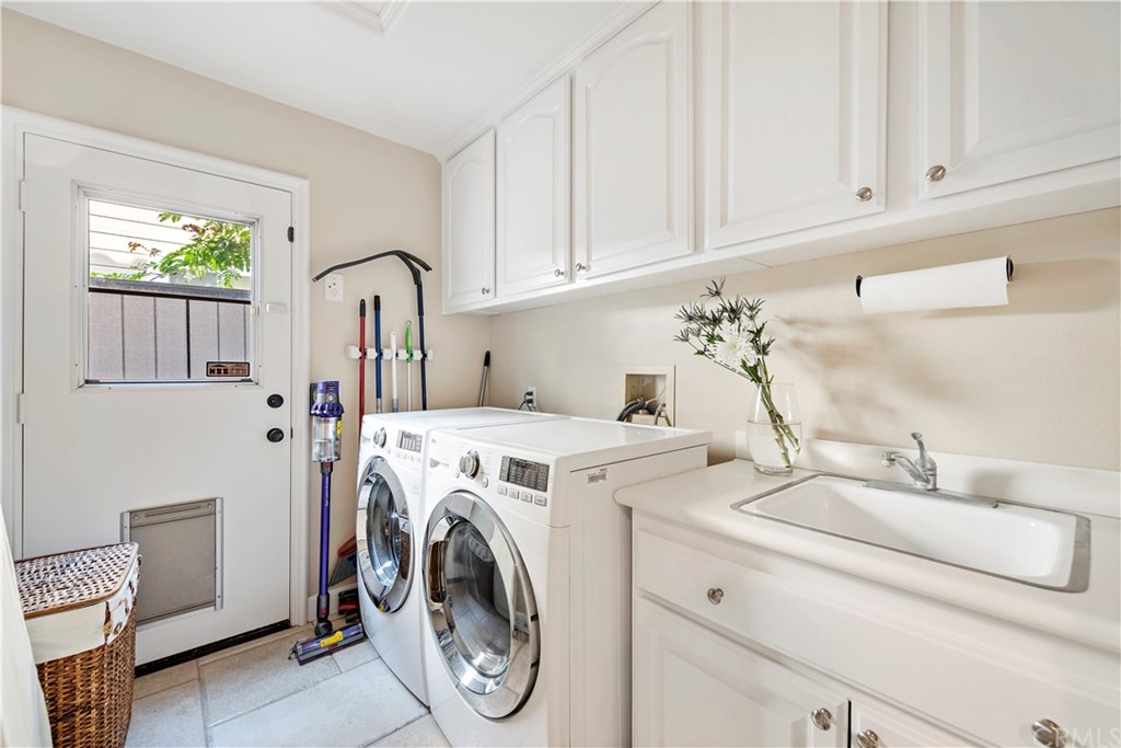 28 Bethany Laguna Niguel, CA 92677 - Photo 20 of 50 Laundry room with access to the backyard