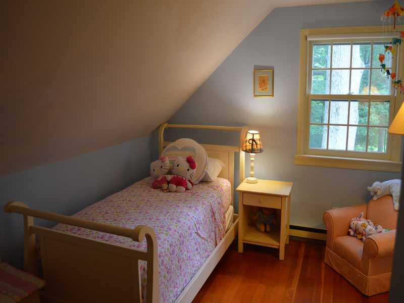 34 Meeker Court Rowayton, CT 06853 - Photo 16 of 22 a bedroom with a bed and a window
