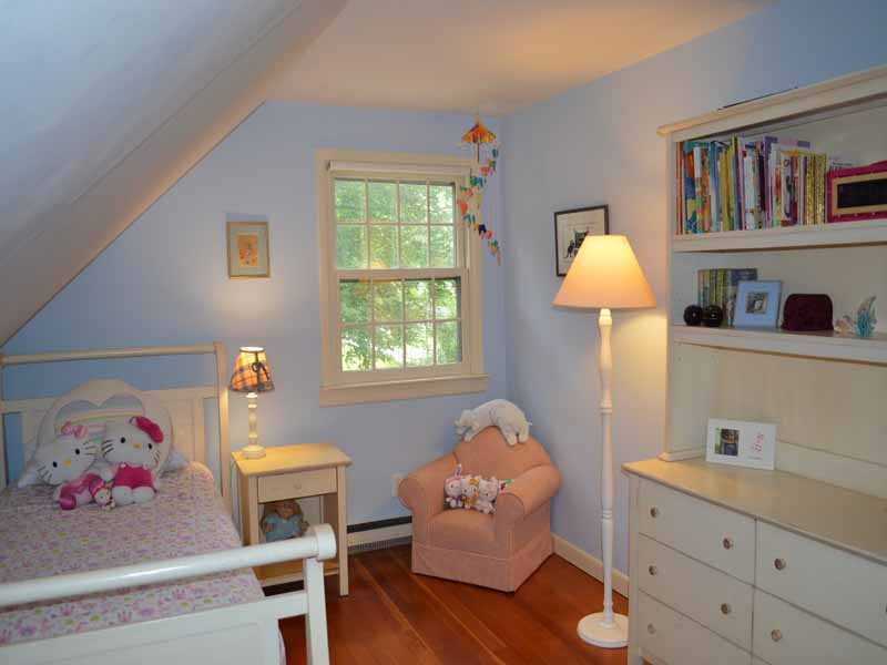 34 Meeker Court Rowayton, CT 06853 - Photo 17 of 22 a living room with furniture and a window