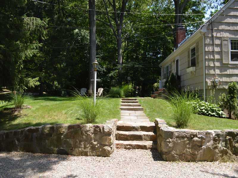 34 Meeker Court Rowayton, CT 06853 - Photo 3 of 22 a view of a garden with plants