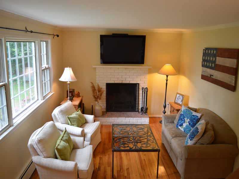 34 Meeker Court Rowayton, CT 06853 - Photo 6 of 22 a living room with furniture and a fireplace