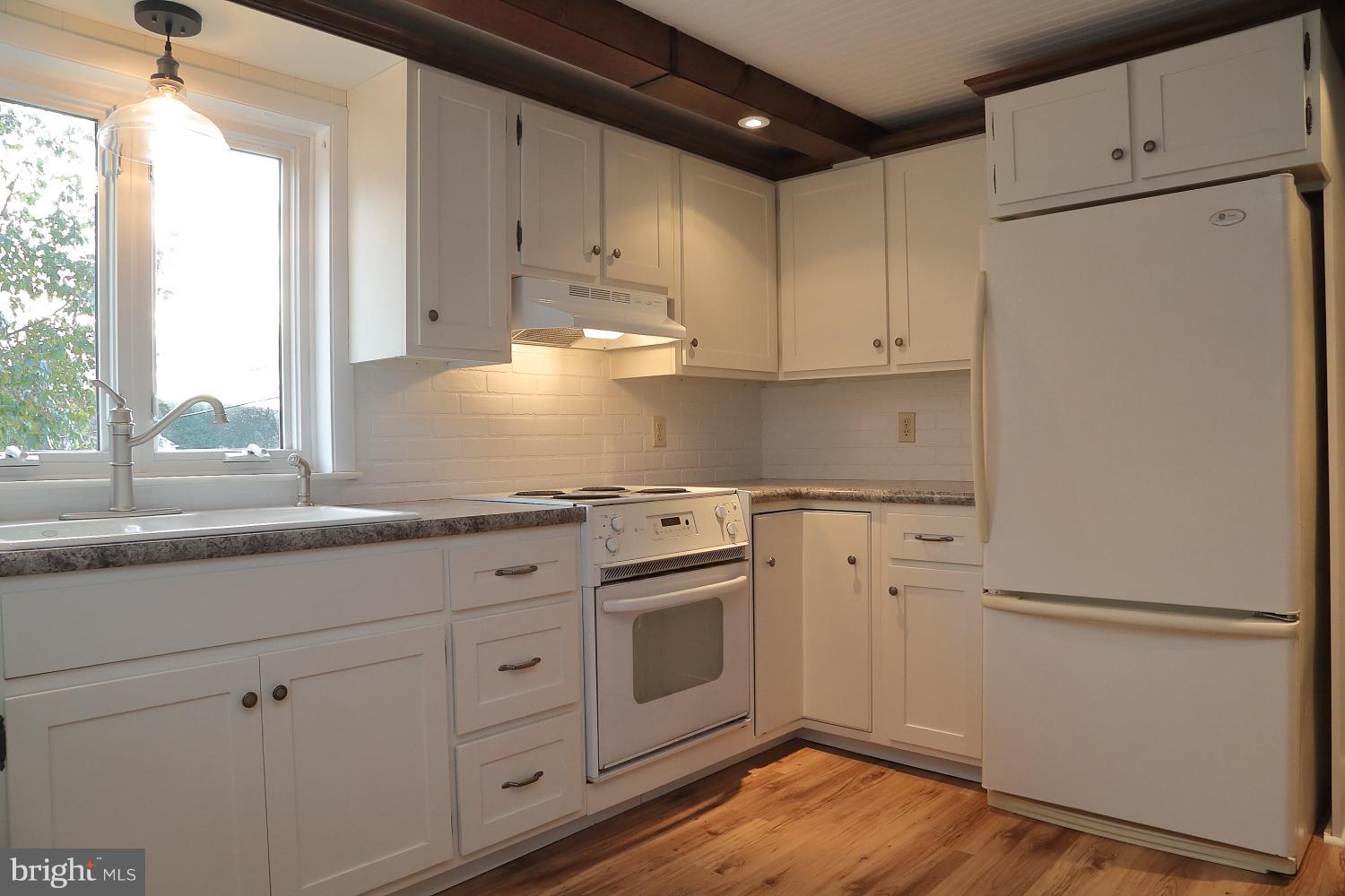 380 South Ridge Road Denver, PA 17517 - Photo 11 of 20 Remodeled Kitchen. All Appliances stay.