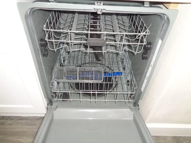 $1,950 | 917 Temple Drive, Hitchcock, TX 77563